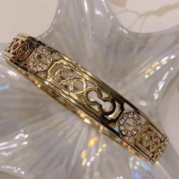 ⭐️ ✨💫COACH NWOT STUNNING GOLD AND CRYSTAL LATTICE SIGNATURE C BANGLE PRISTINE - Picture 1 of 7
